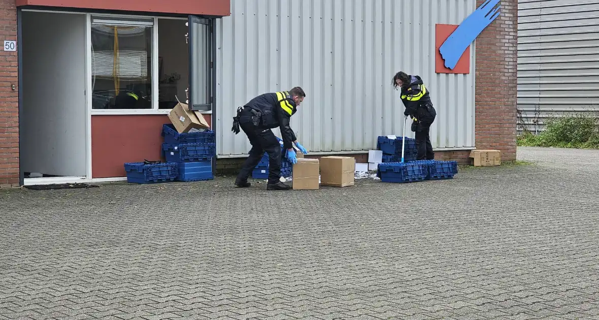 Ravage bij mogelijke bedrijfs inbraak - Foto 1