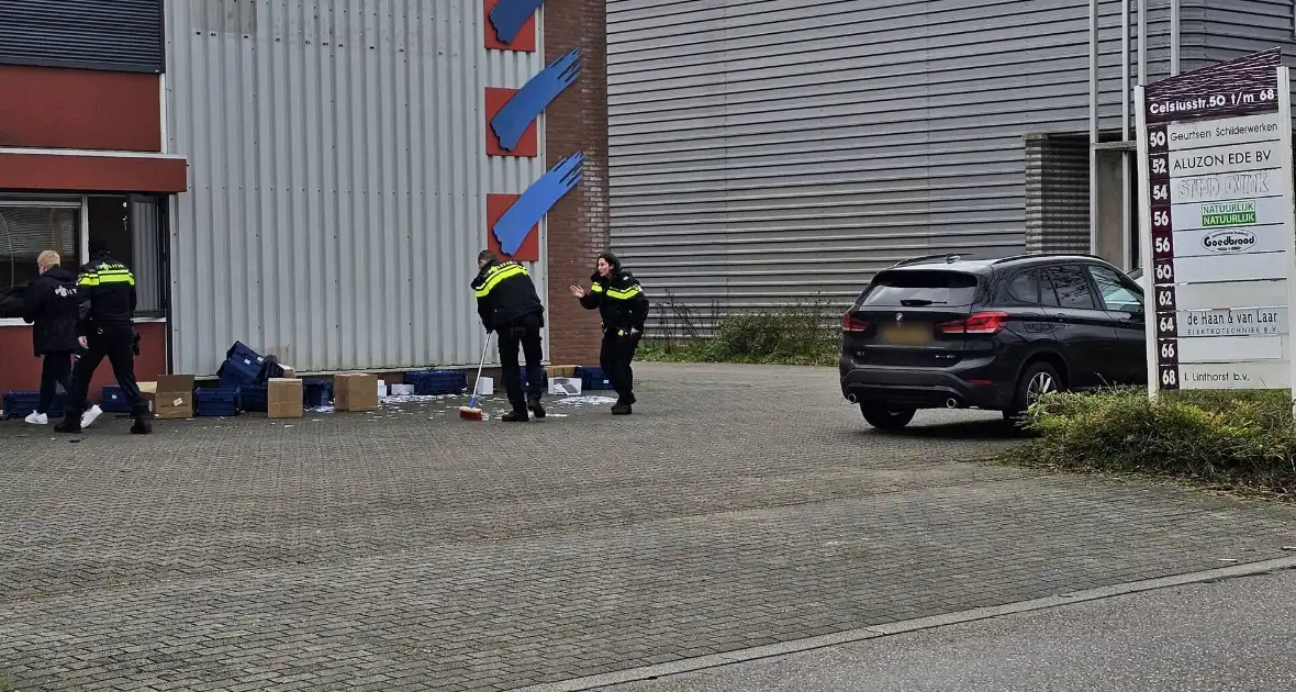 Ravage bij mogelijke bedrijfs inbraak - Foto 2