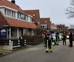 Brandweer verricht metingen bij gaslucht in woning