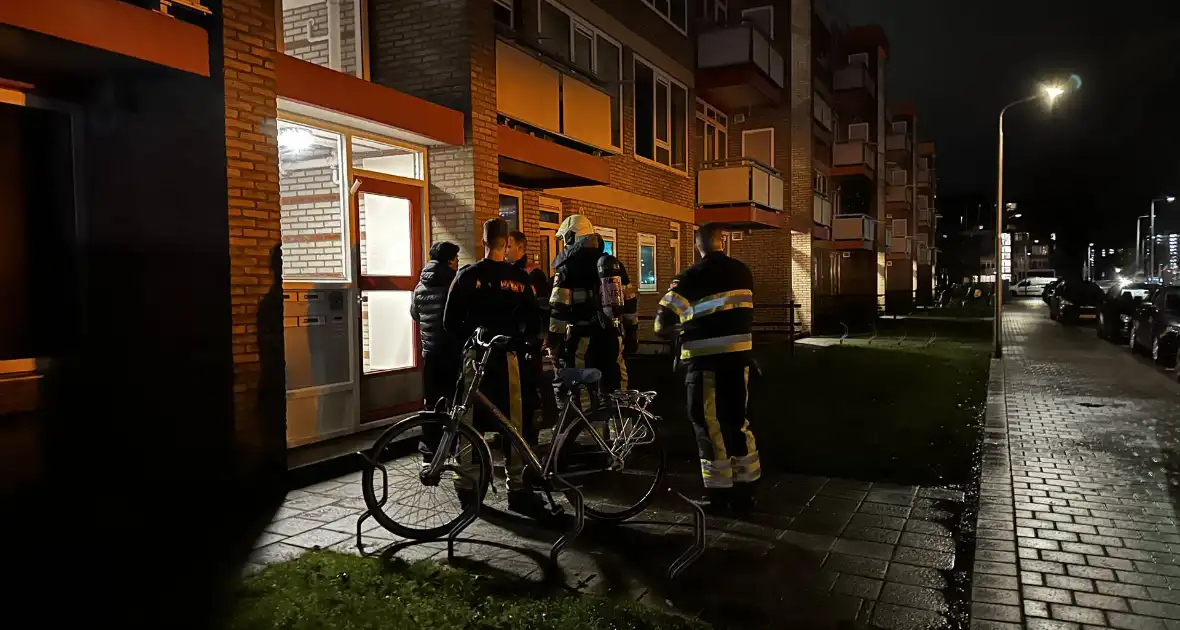 Brandweer onderzoekt vreemde lucht in flat