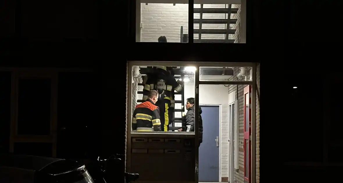 Brandweer onderzoekt vreemde lucht in flat - Foto 2