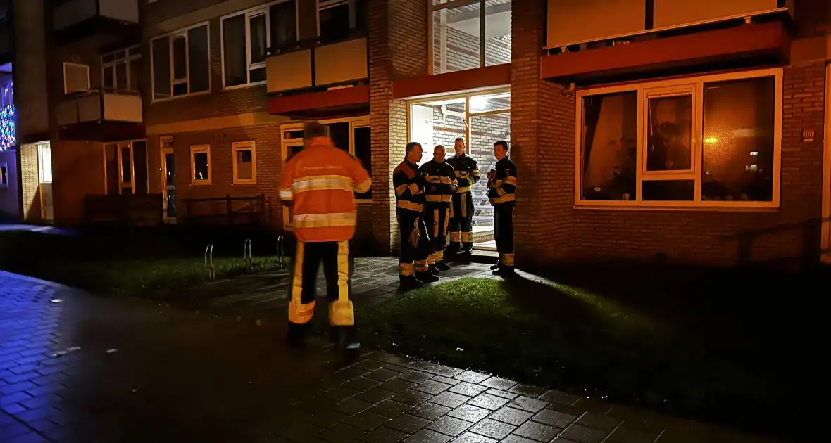 Brandweer onderzoekt vreemde lucht in flat - Foto 4