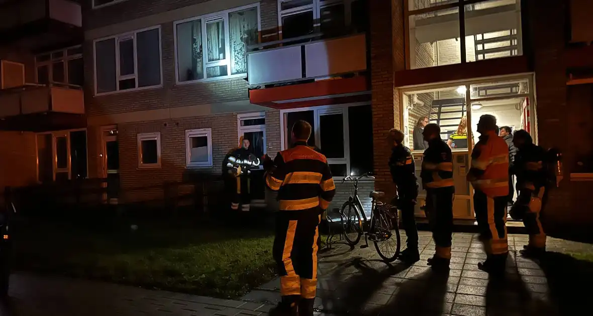 Brandweer onderzoekt vreemde lucht in flat - Foto 6