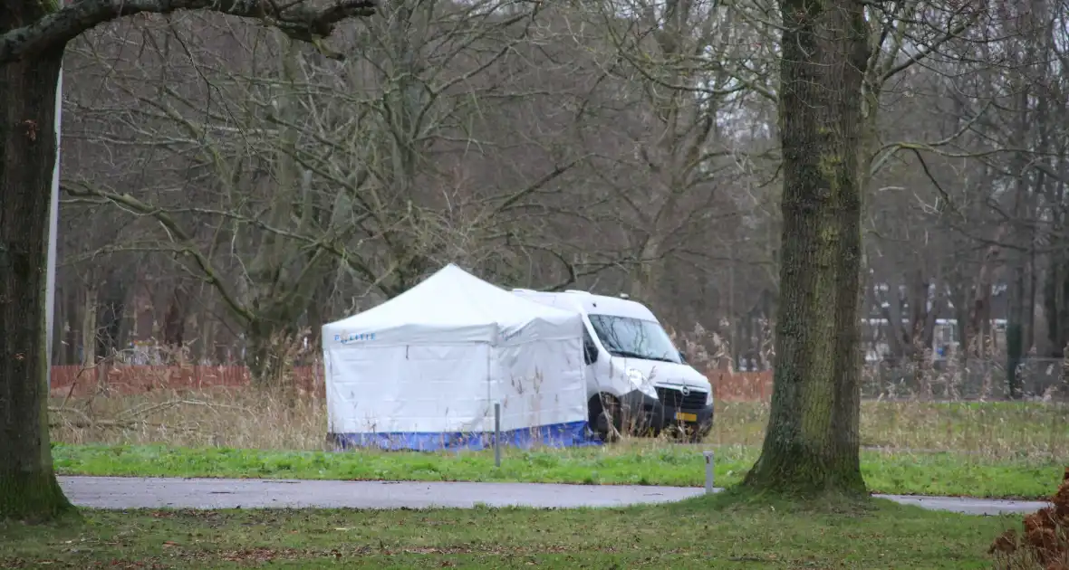 Overleden persoon aangetroffen in park - Foto 7