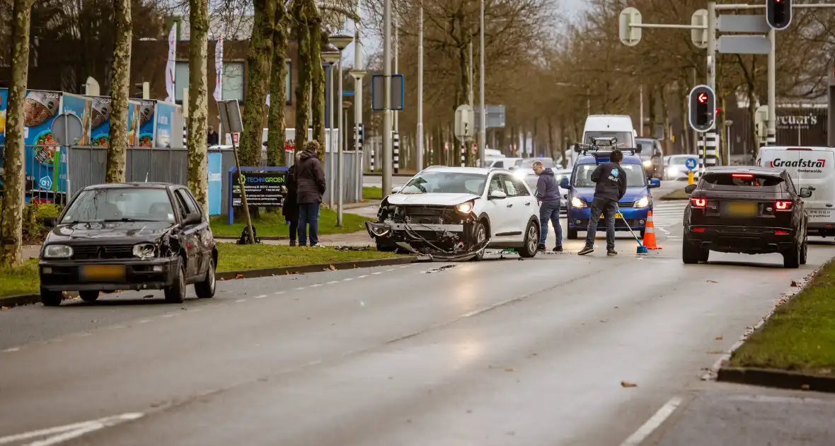 Flinke schade bij aanrijding op industrieterrein De Isselt