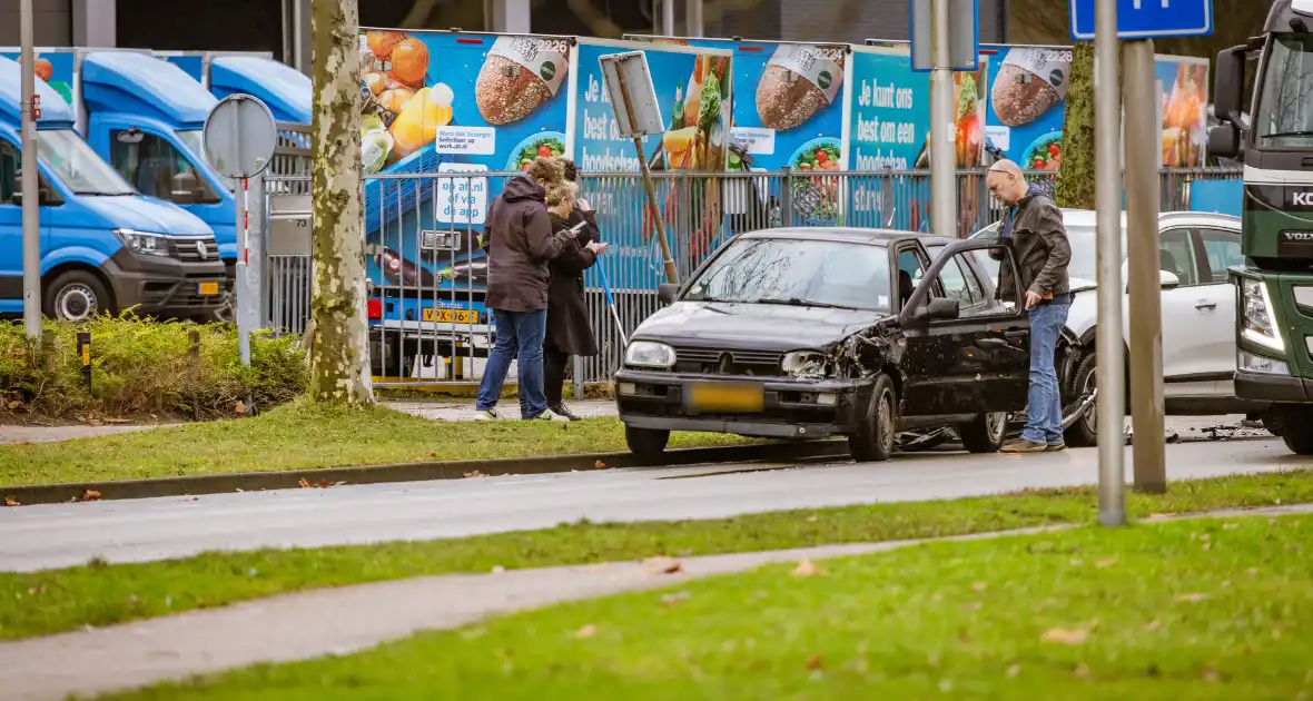 Flinke schade bij aanrijding op industrieterrein De Isselt - Foto 2