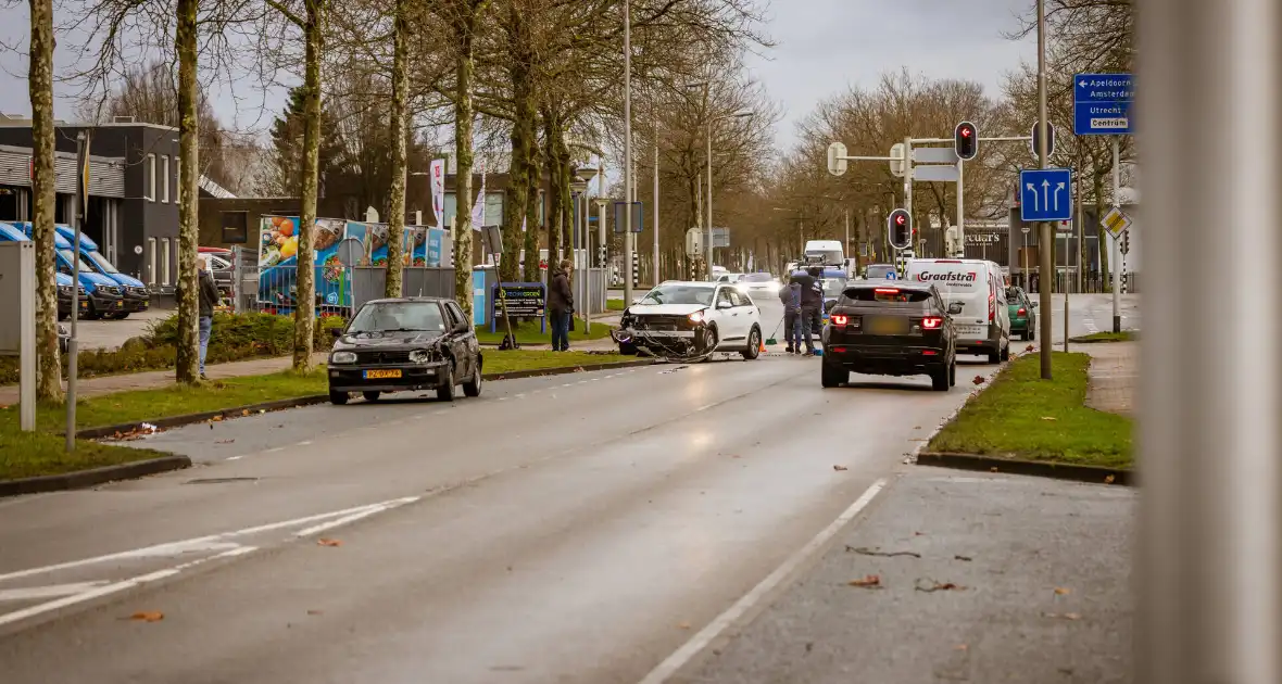 Flinke schade bij aanrijding op industrieterrein De Isselt - Foto 3