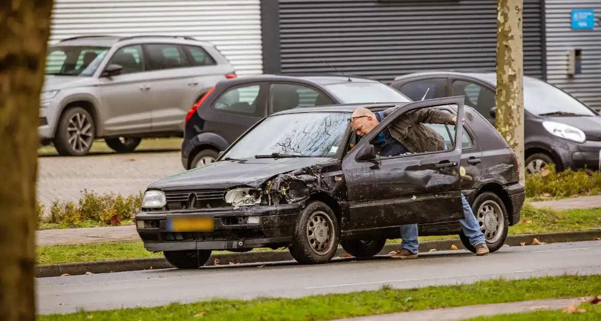 Flinke schade bij aanrijding op industrieterrein De Isselt - Foto 4