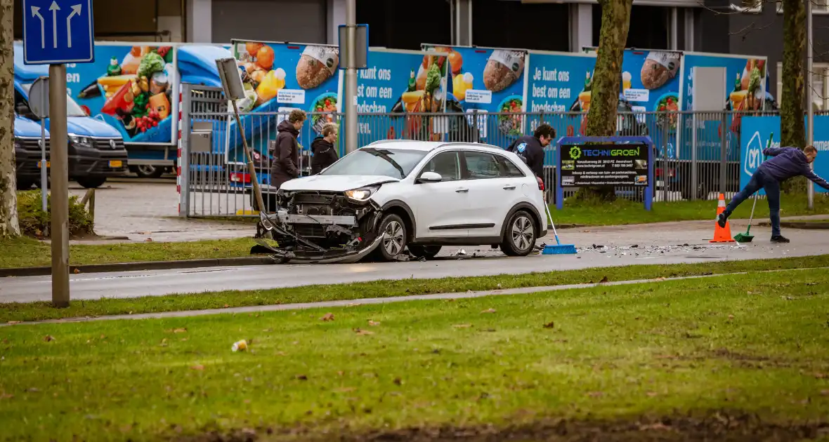 Flinke schade bij aanrijding op industrieterrein De Isselt - Foto 5