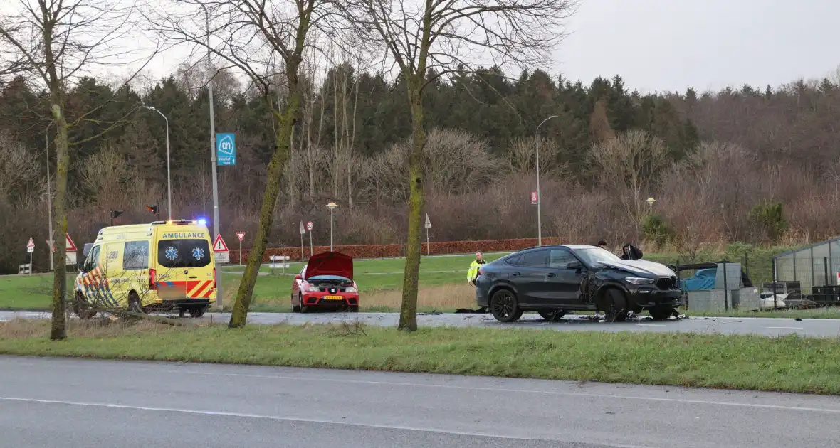 Dure BMW zwaar beschadigd na aanrijding