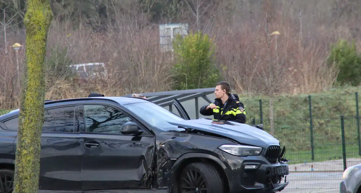 Dure BMW zwaar beschadigd na aanrijding - Foto 8