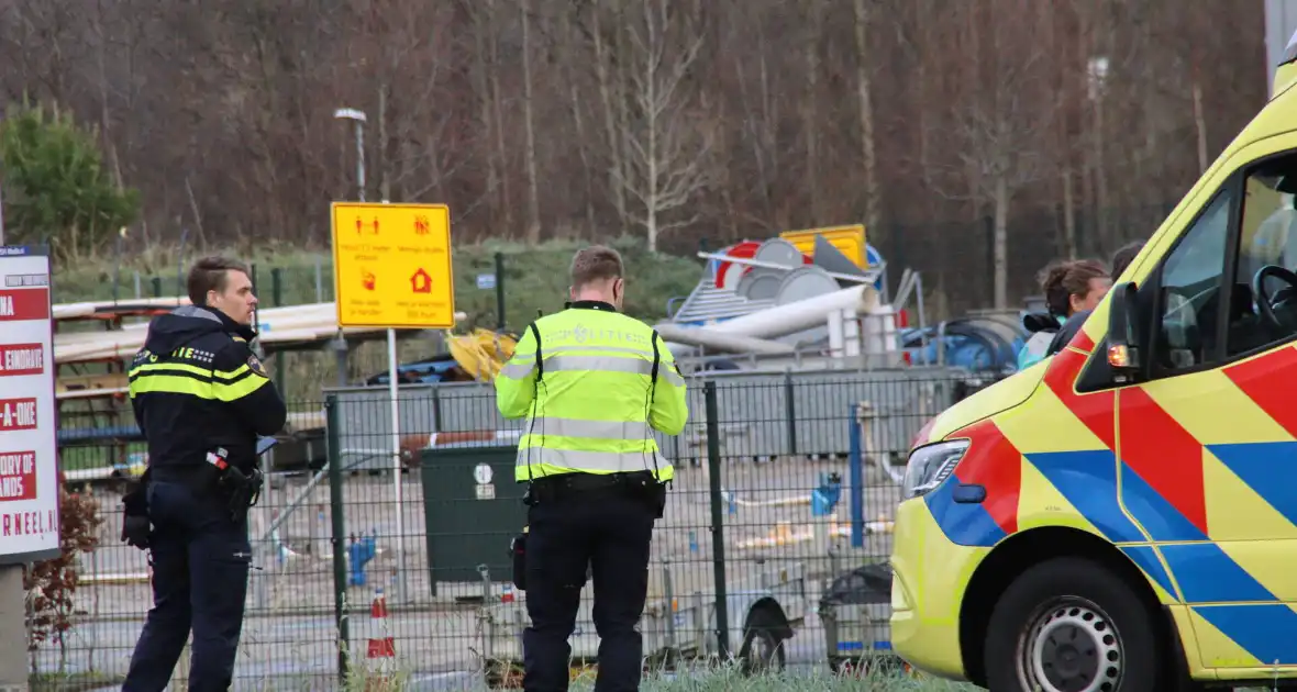 Dure BMW zwaar beschadigd na aanrijding - Foto 9