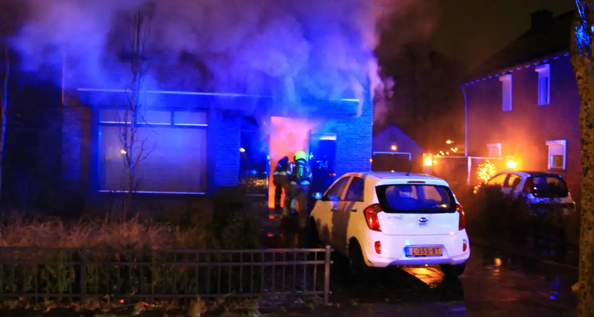 Brandweer ingezet voor uitslaande woningbrand - Foto 4