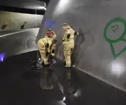 Brandweer verhelpt wateroverlast in tunnel