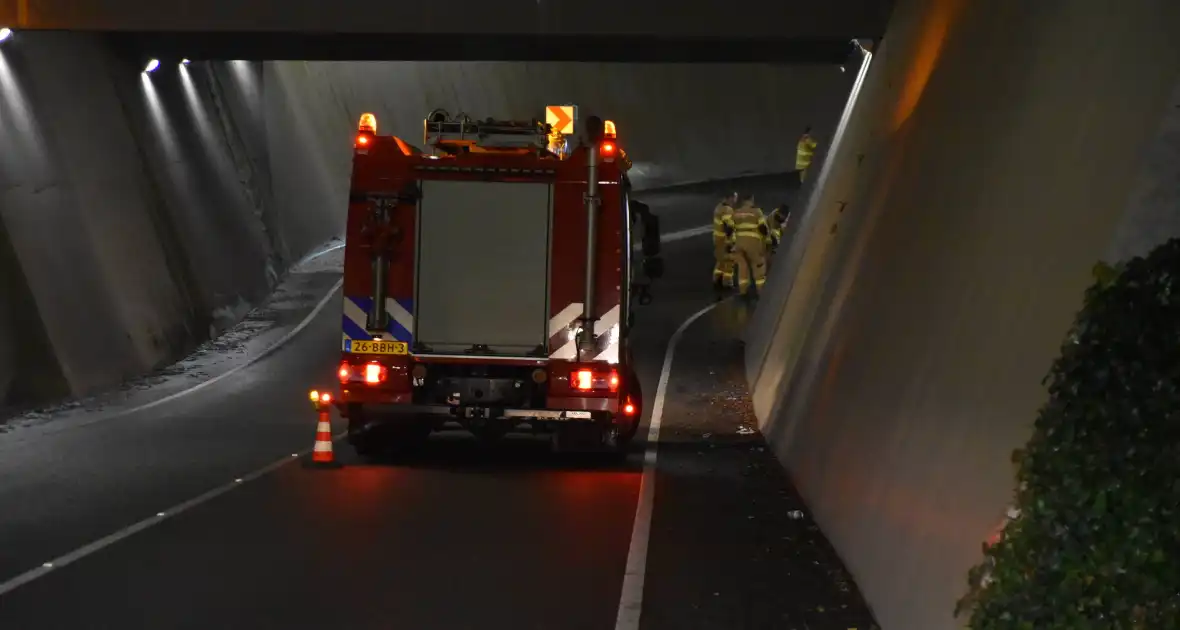 Brandweer verhelpt wateroverlast in tunnel - Foto 1