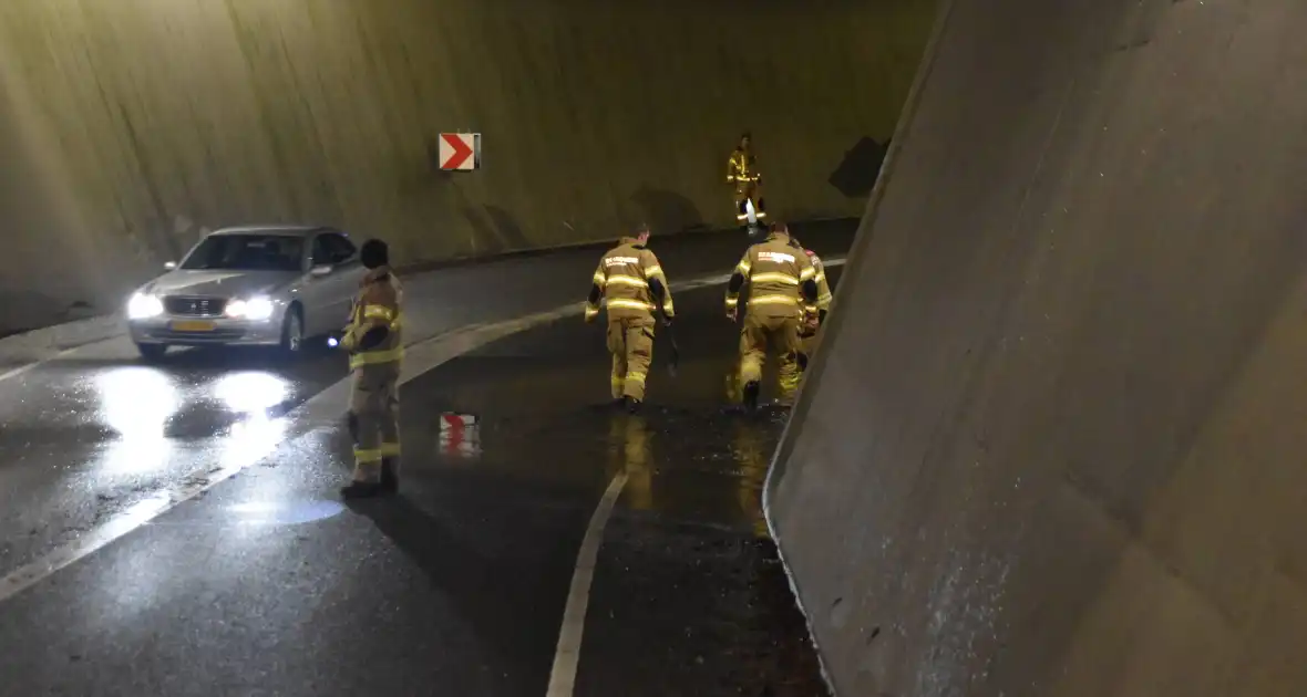 Brandweer verhelpt wateroverlast in tunnel - Foto 6