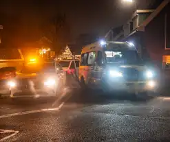 Jongeren belanden met auto in tuin woning