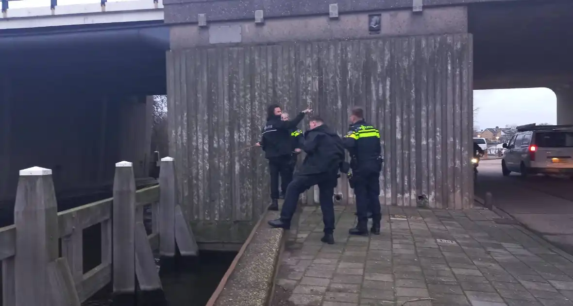 Hulpdiensten ingezet voor persoon te water - Foto 13