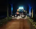 Gewonde nadat personenauto tegen boom botst