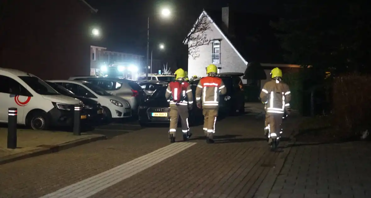 Man zit gewond op dak van schuur na mogelijk steekincident - Foto 2