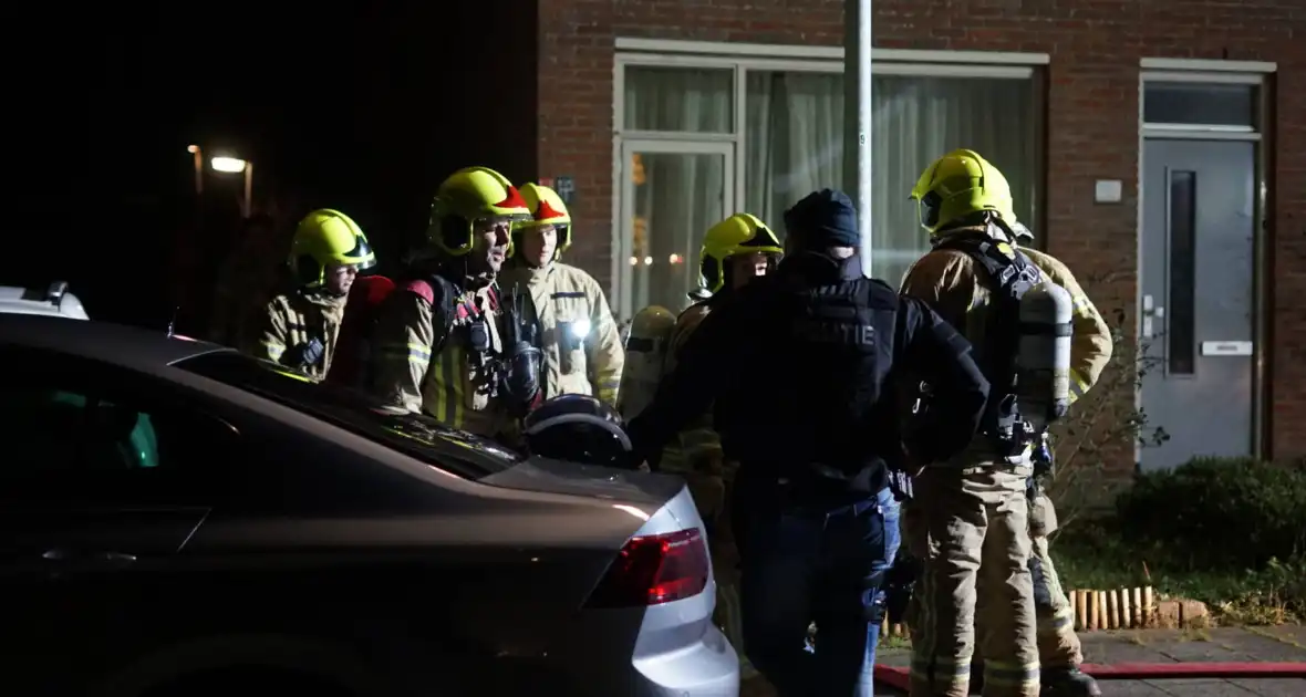 Man zit gewond op dak van schuur na mogelijk steekincident - Foto 6