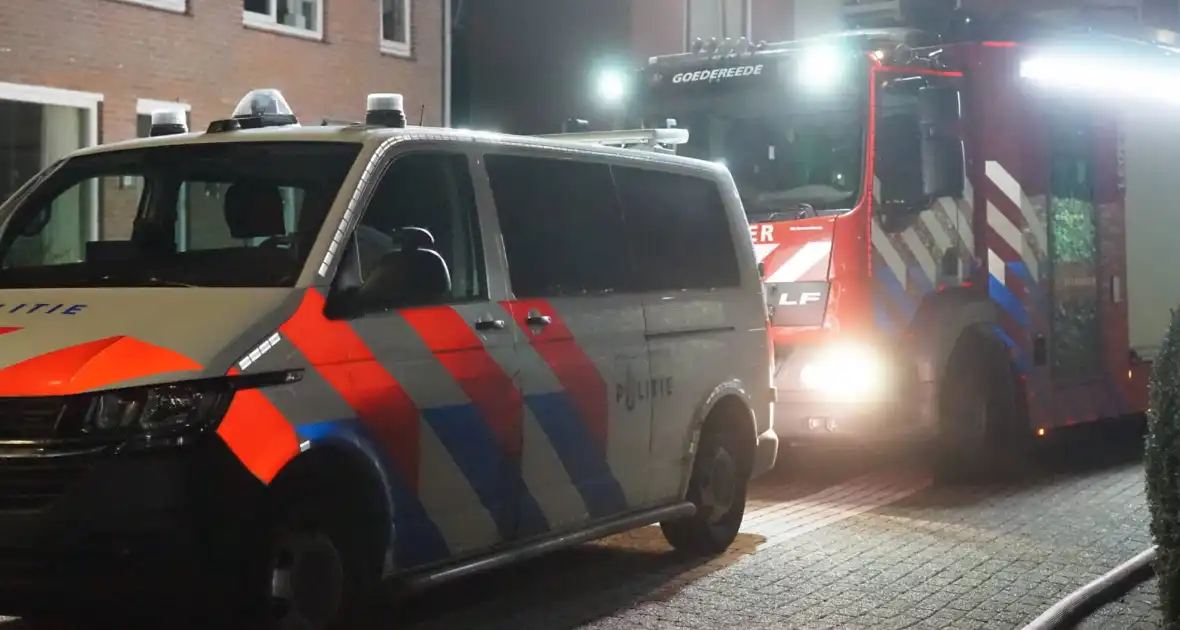 Man zit gewond op dak van schuur na mogelijk steekincident - Foto 8