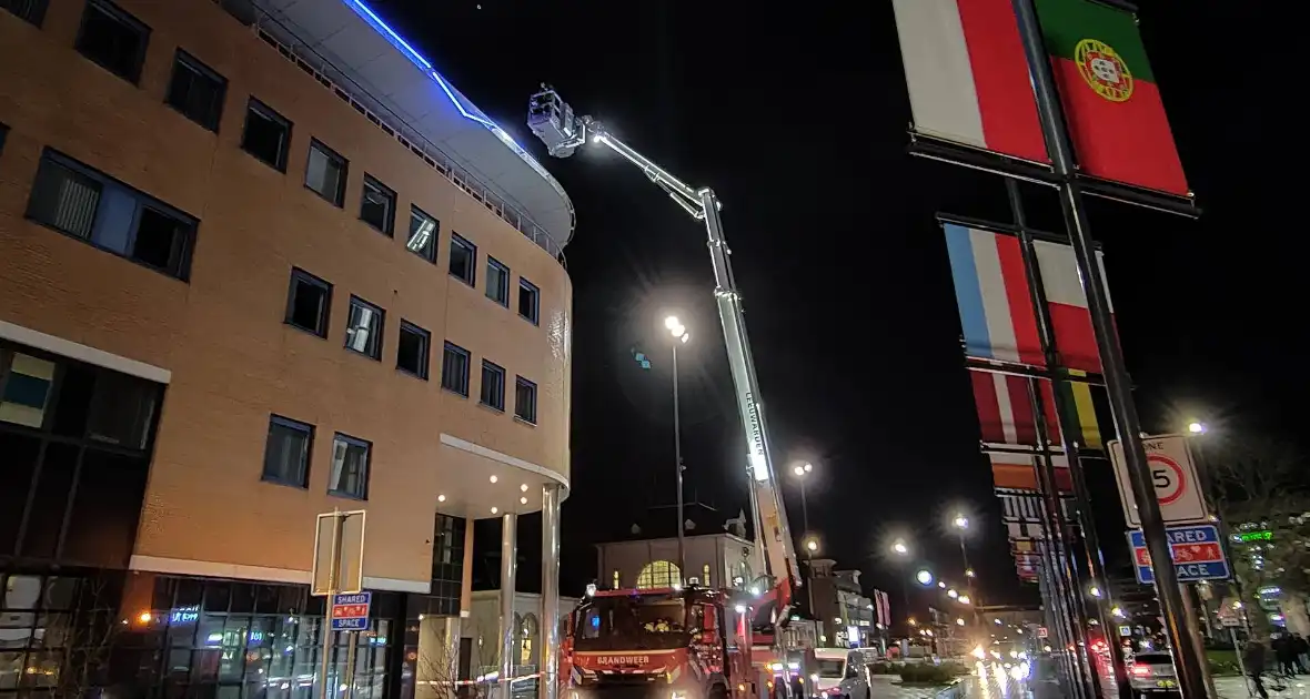 Brandweer ingezet voor loshangende verlichting