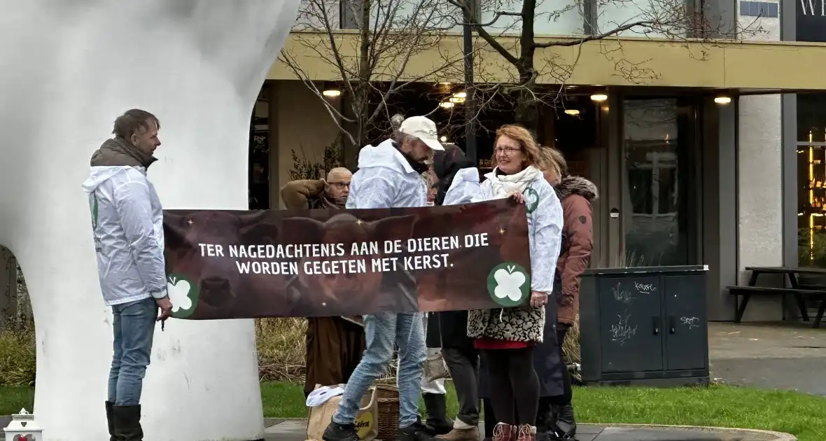 Stille tocht door partij van de dieren - Foto 1