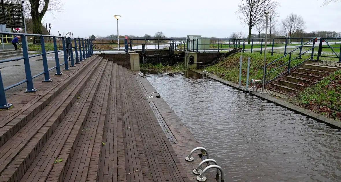 Hoogwater zet uiterwaarden van de Vecht onder water - Foto 2