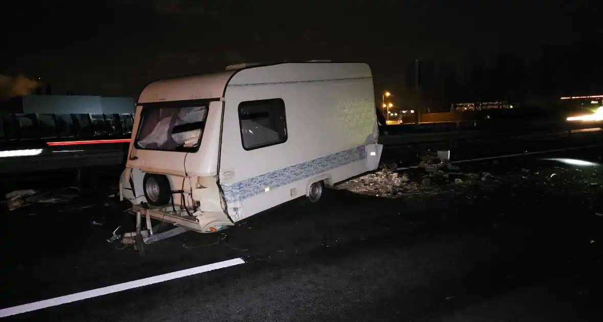 Ravage op snelweg door ongeval met caravan - Foto 4