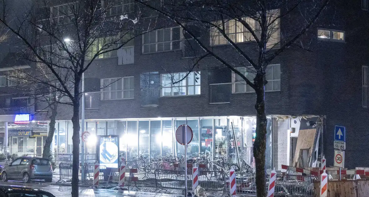 Veel schade door plofkraak bij geldautomaat - Foto 3