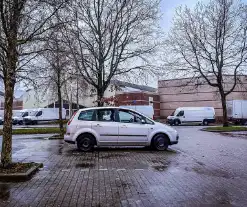 Gesloopte personenwagen aangetroffen