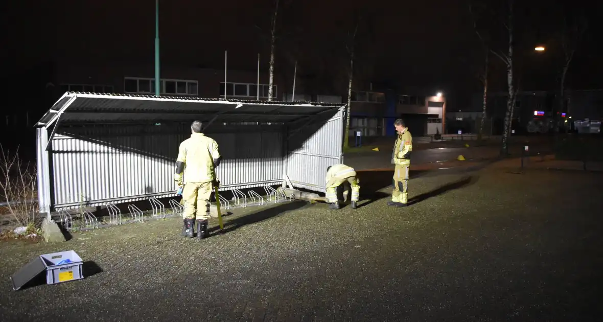 Fietshok dreigt weg te waaien - Foto 3