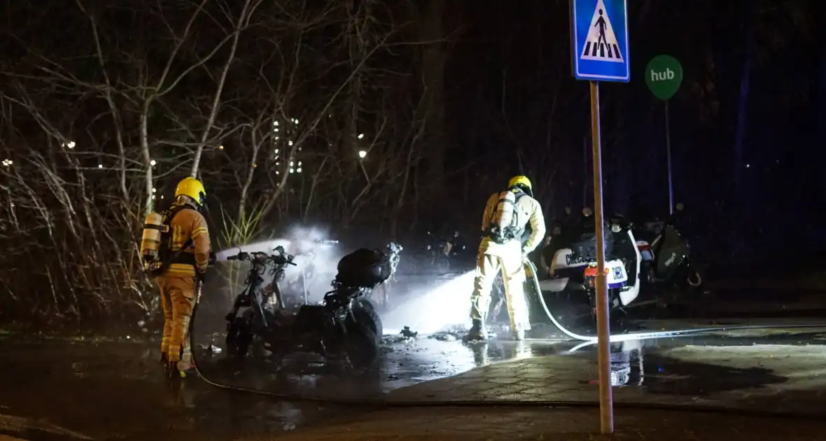 Meerdere deelscooters uitgebrand