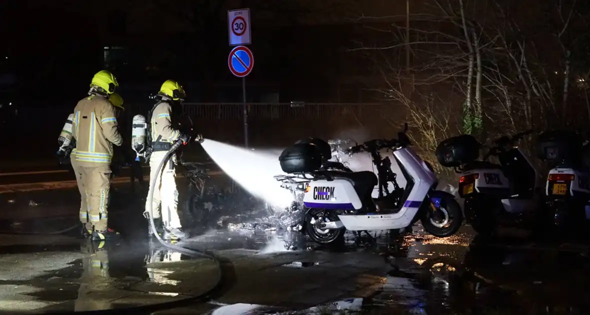 Meerdere deelscooters uitgebrand - Foto 2