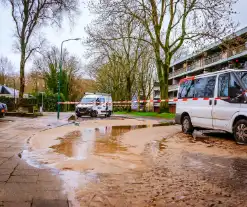 Straat afgesloten door waterleidingbreuk