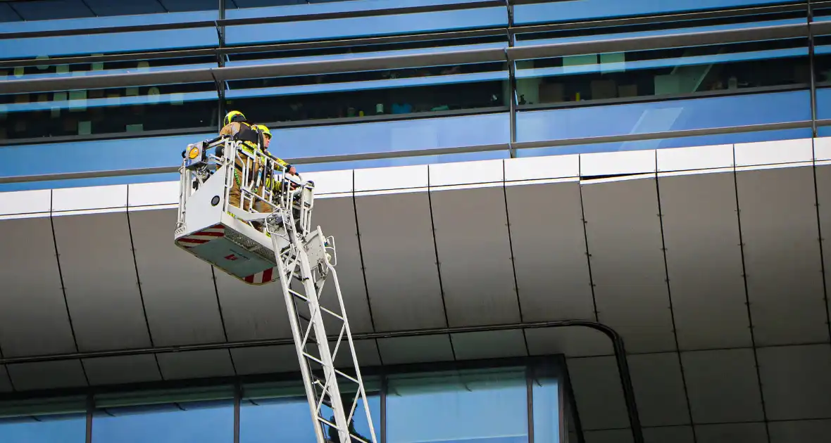 Loszittende gevelplaat bij gebouw van mboRijnland - Foto 4