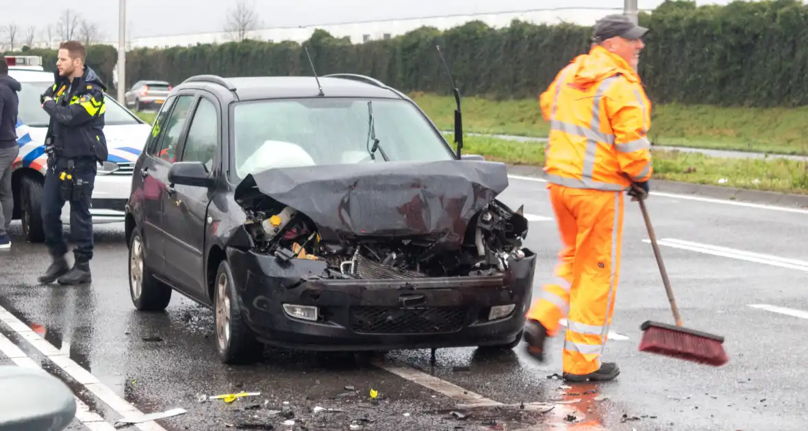 Dronken bestuurder veroorzaakt kop-staartbotsing - Foto 5