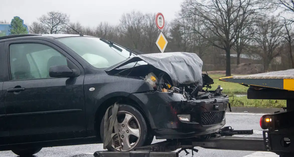 Dronken bestuurder veroorzaakt kop-staartbotsing - Foto 9