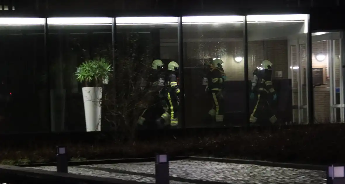 Zoektocht naar vastzittend persoon in bedrijfspand - Foto 9