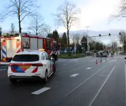 Auto belandt op zijn kop en vliegt in brand