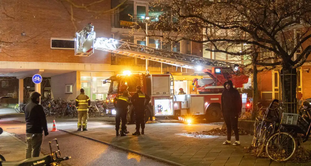 Woningen uit flat geëvacueerd door brand - Foto 12