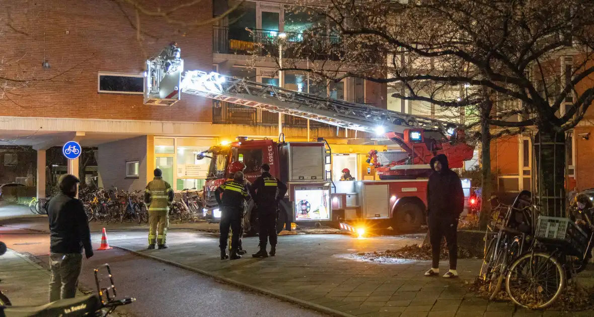 Woningen uit flat geëvacueerd door brand - Foto 3