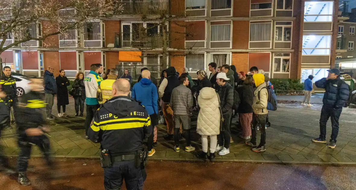 Woningen uit flat geëvacueerd door brand - Foto 4