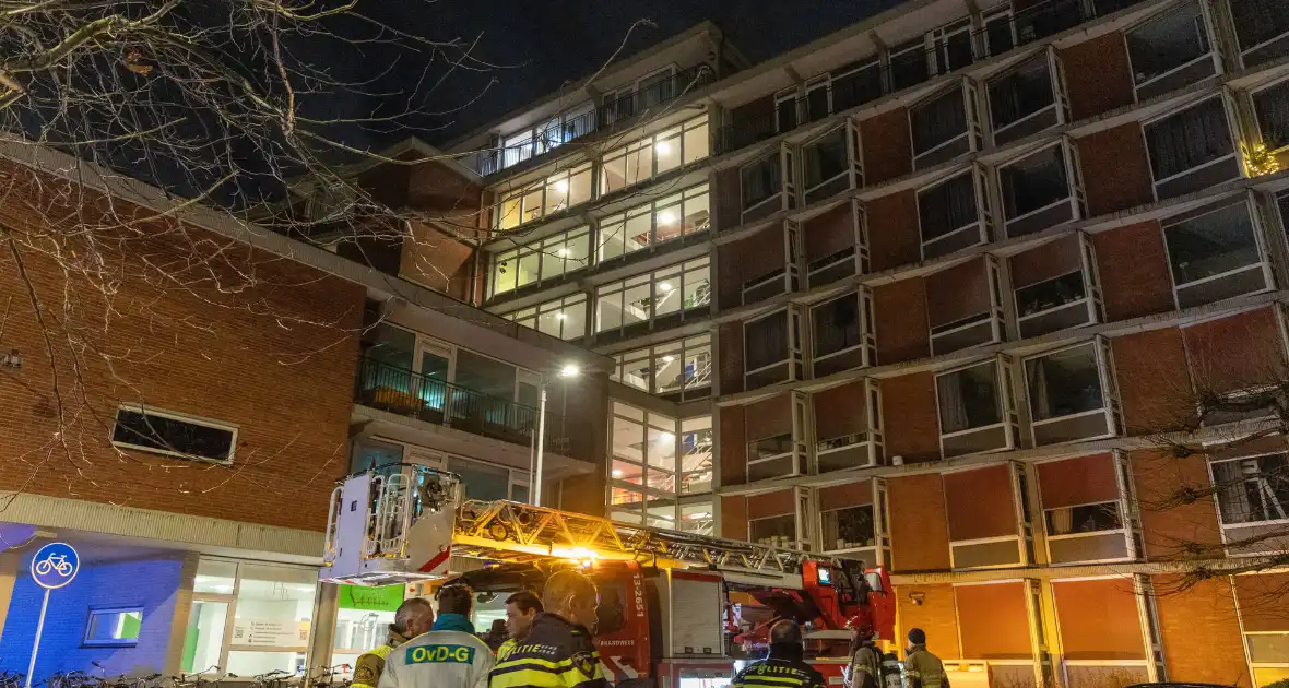 Woningen uit flat geëvacueerd door brand - Foto 7