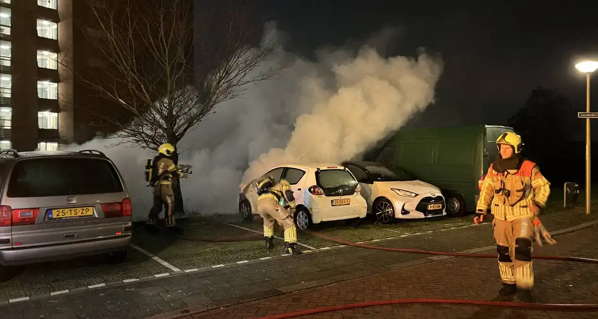 Vlammen en rookontwikkeling bij voertuigbrand - Foto 2