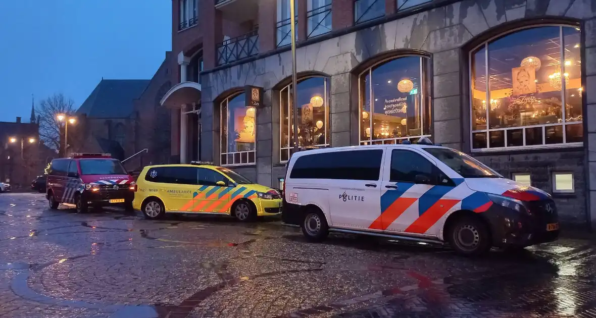 Brandweer ingezet voor vreemde lucht in parkeergarage - Foto 1