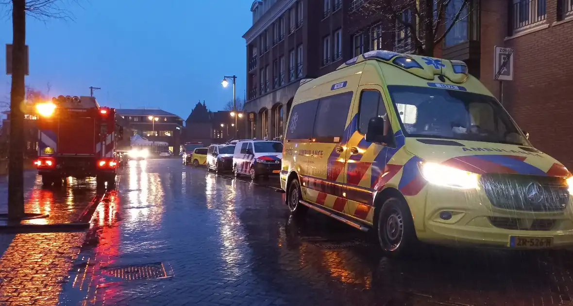 Brandweer ingezet voor vreemde lucht in parkeergarage - Foto 2