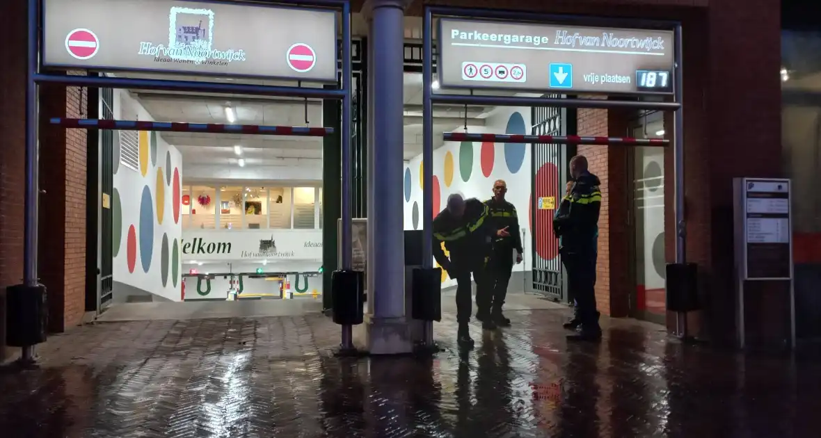 Brandweer ingezet voor vreemde lucht in parkeergarage - Foto 3