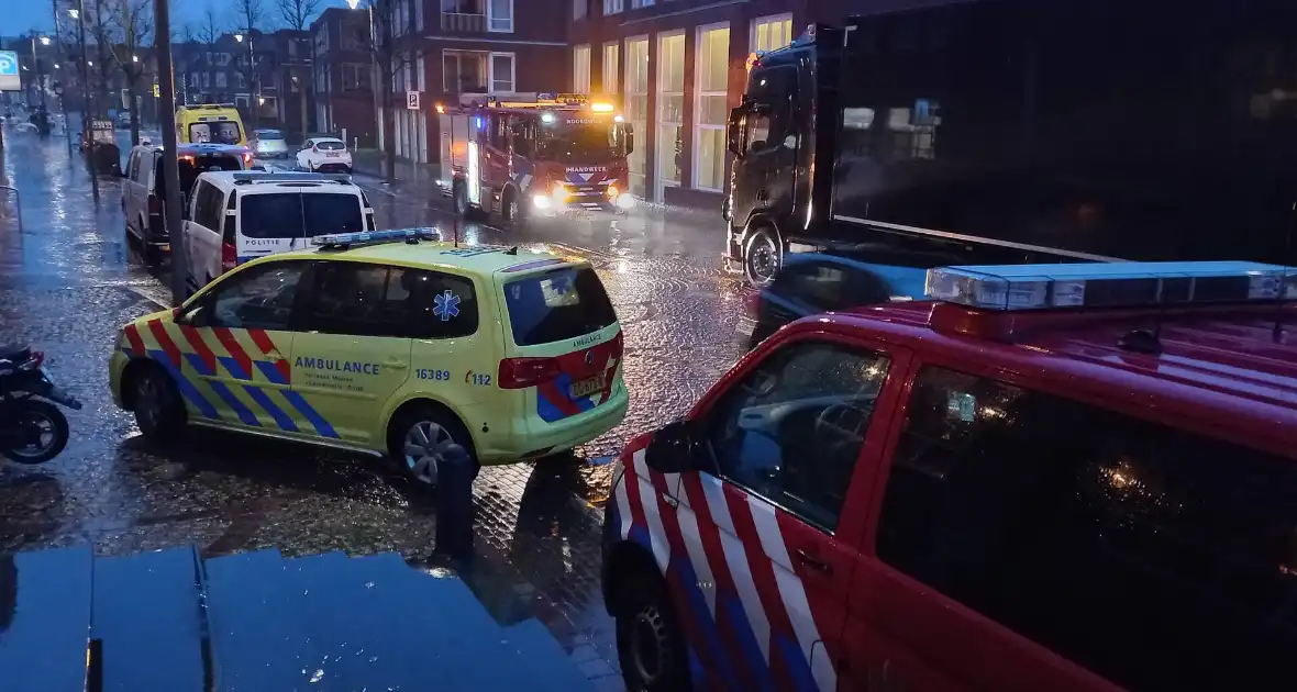 Brandweer ingezet voor vreemde lucht in parkeergarage - Foto 4